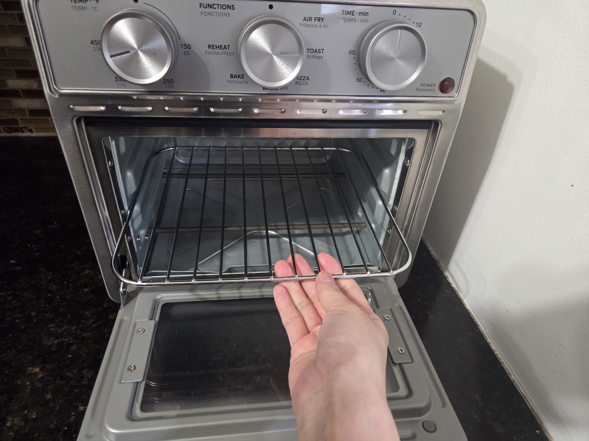Air fry basket and enamel baking tray accessories