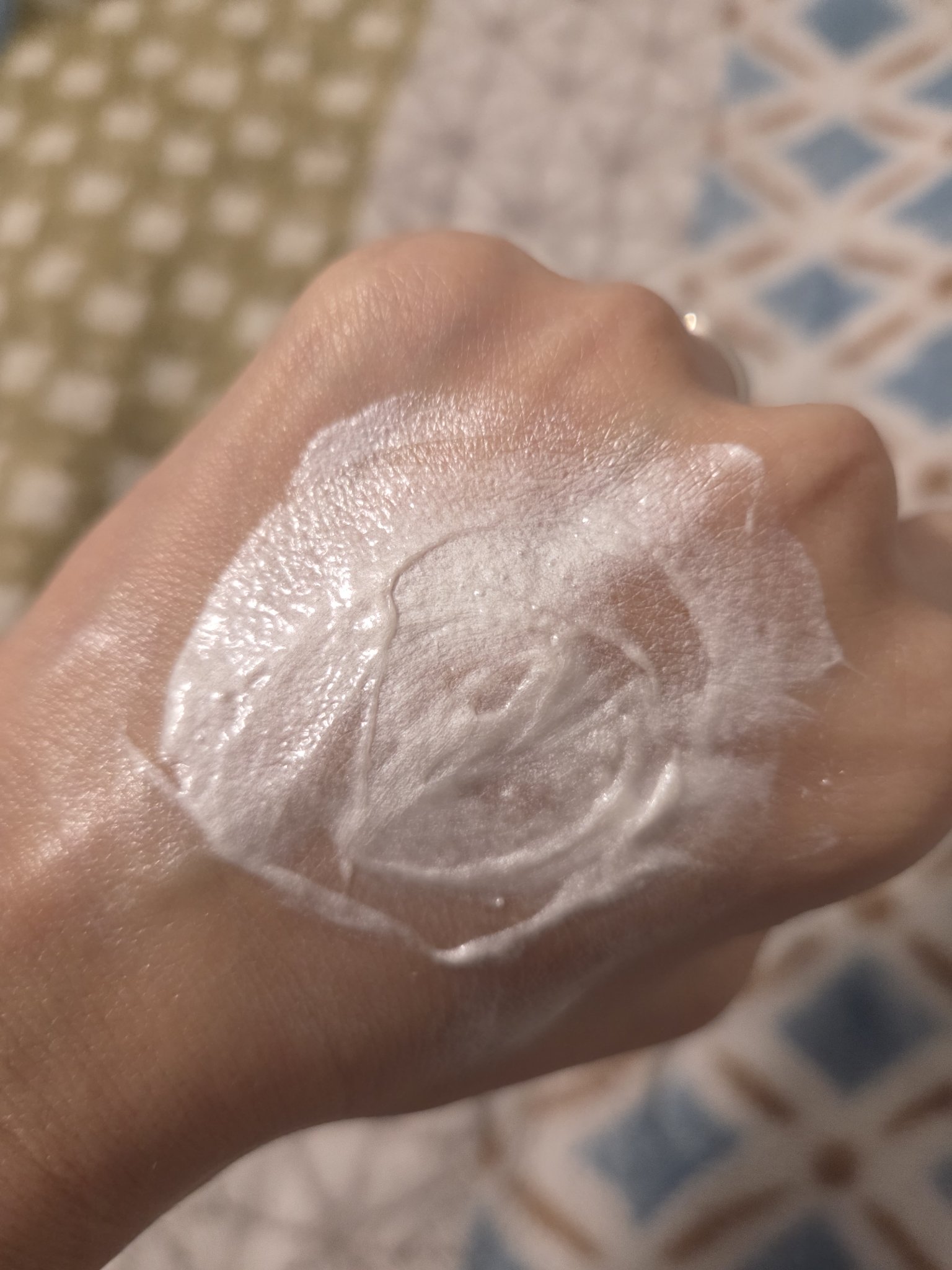 Cream swatch with subtle luminous finish